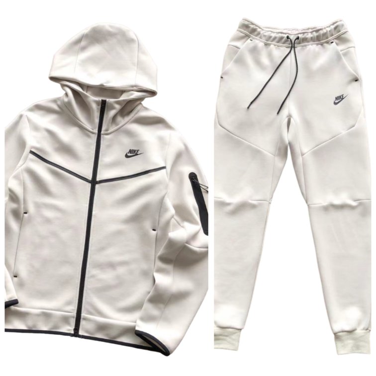 Nike Tech Fleece Blanco